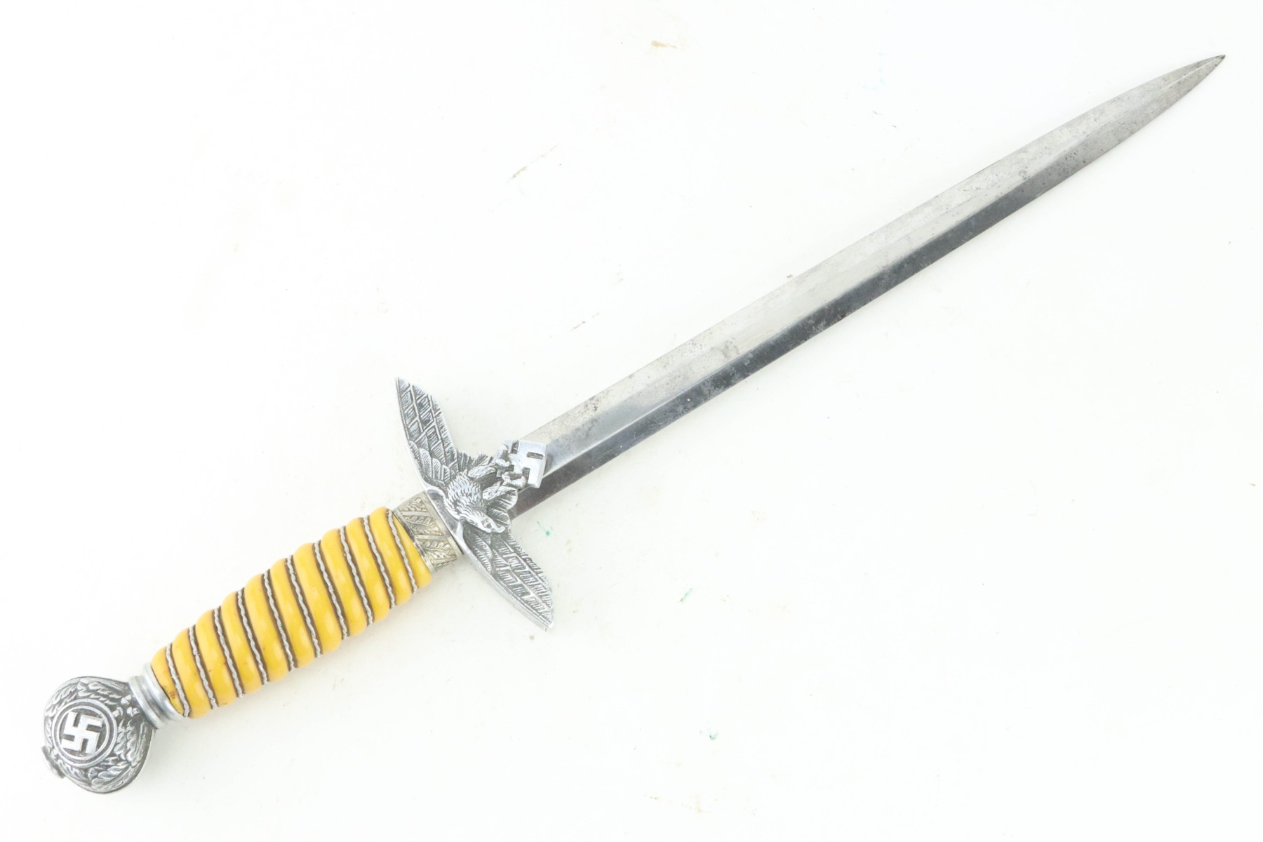 SOLD - 2nd Model Luftwaffe Dagger with hanger - WKC - Image 3