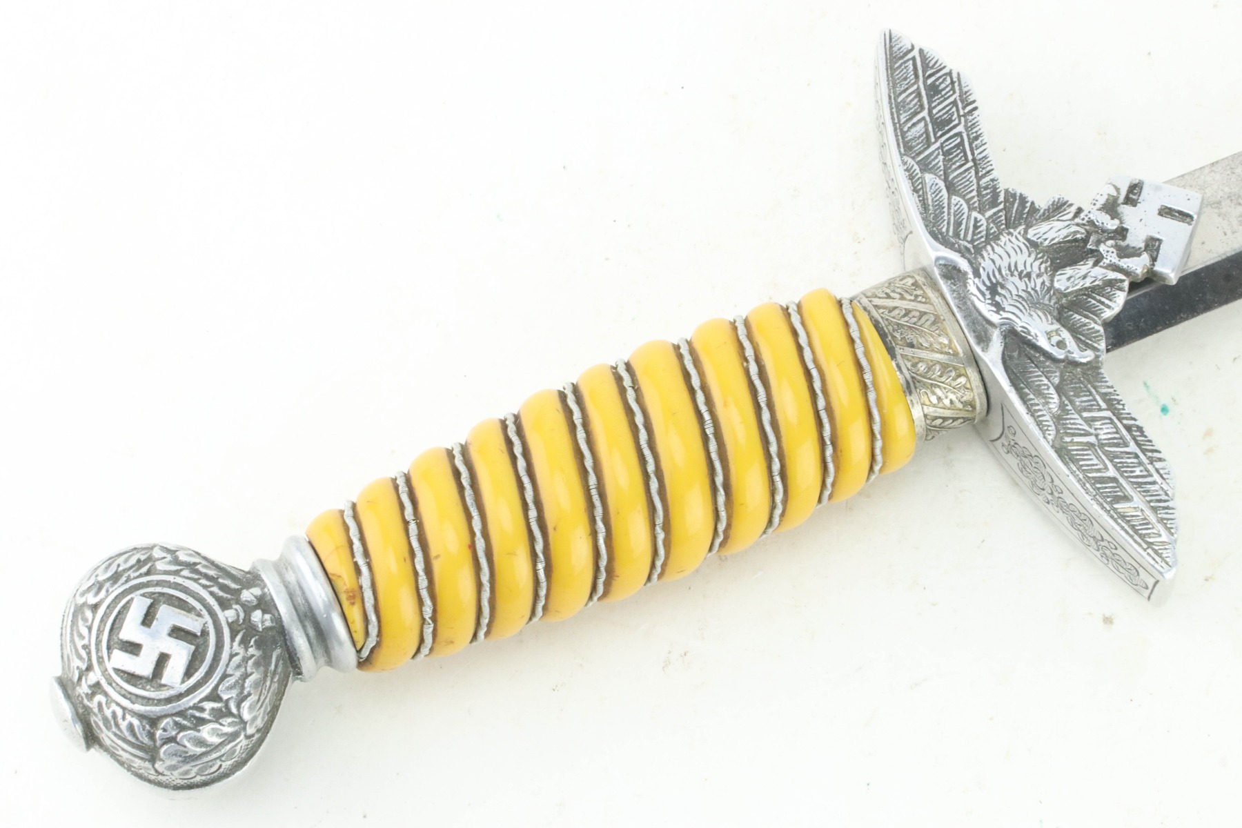 SOLD - 2nd Model Luftwaffe Dagger with hanger - WKC - Image 4