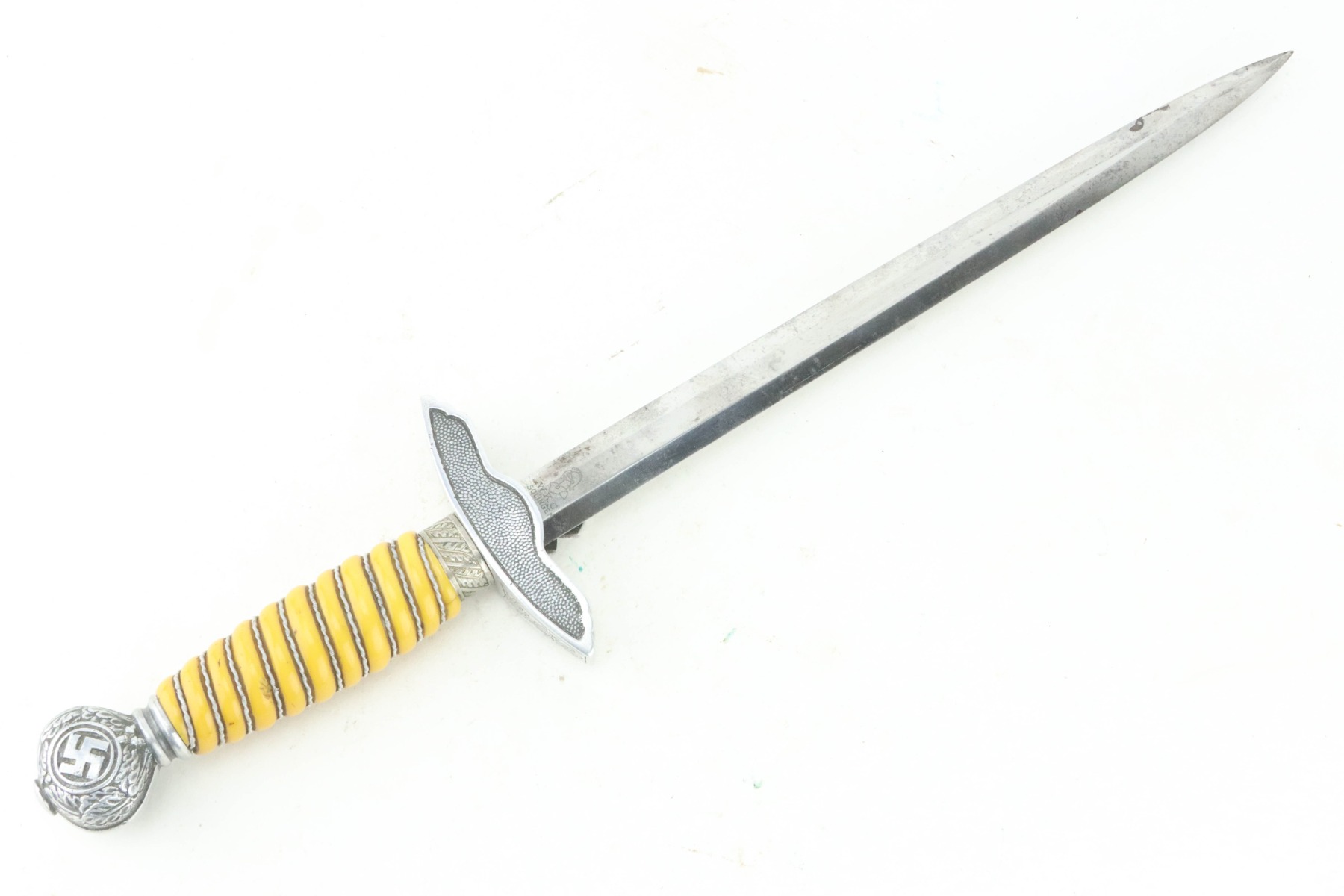 SOLD - 2nd Model Luftwaffe Dagger with hanger - WKC - Image 6